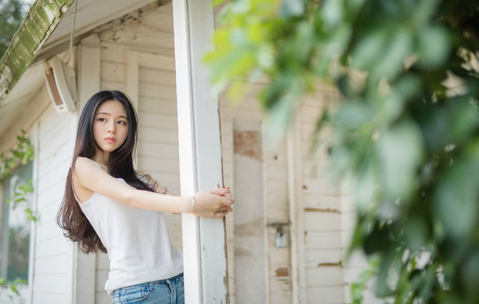 “士元性情孤傲，这等攻心之策，他使不来的！”诸葛亮摇头苦笑道：“有此人在，想要算计士元，难！”